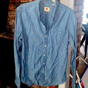 Levi’s button down